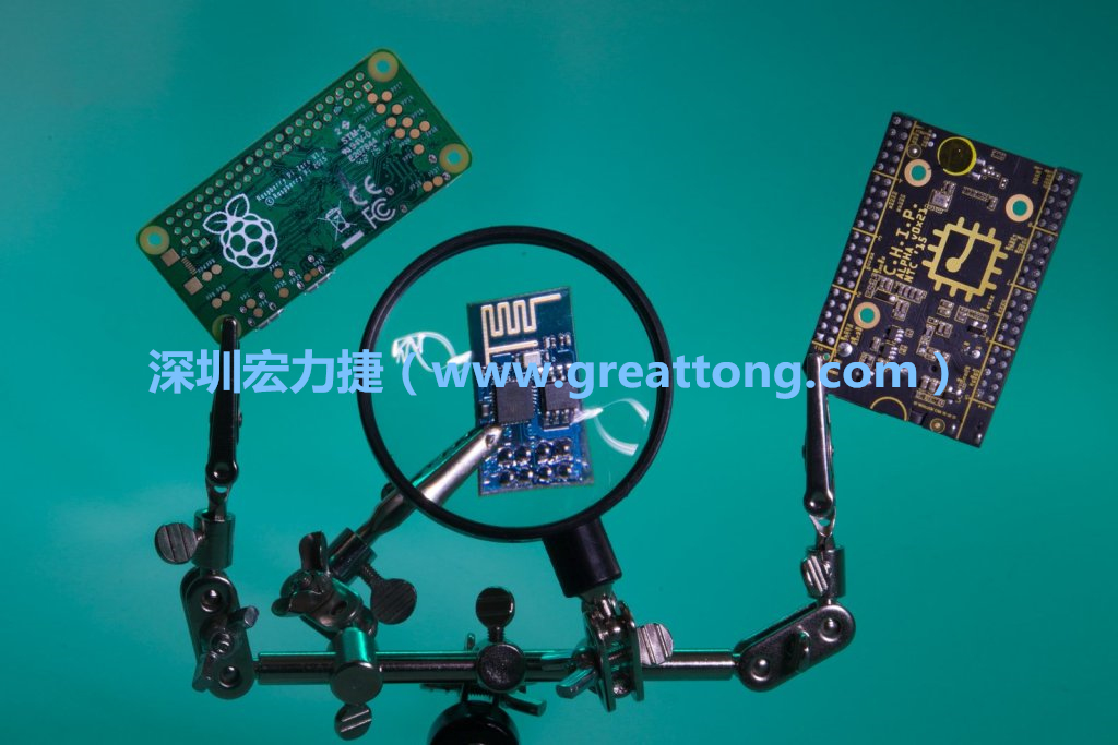 A Raspberry Pi Zero、ESP8266和CHIP。